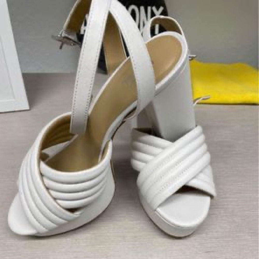 Michael Kors Sandal Size 8.5